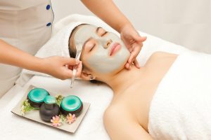 Spa kết hợp giữa liệu pháp massage, các sản phẩm mỹ phẩm và máy móc chuyên dụng